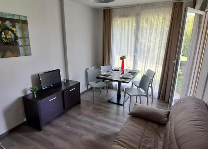Le Voilier. Honfleur T2 Dans Residence Avec Piscine