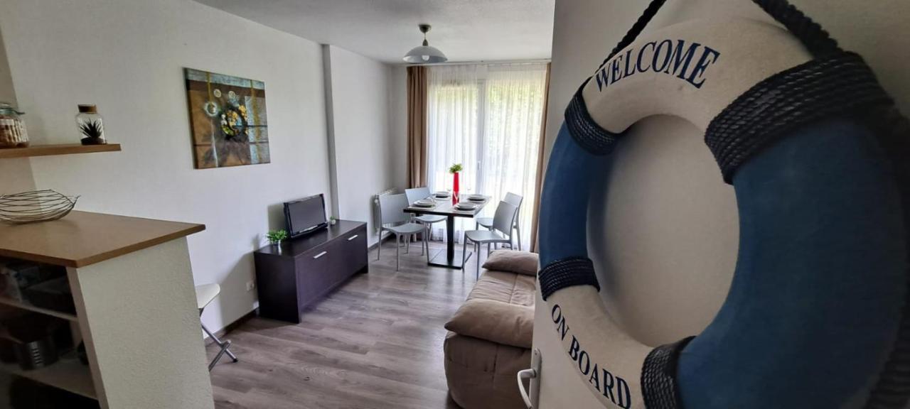 Apartment Le Voilier. Honfleur T2 Dans Avec Piscine